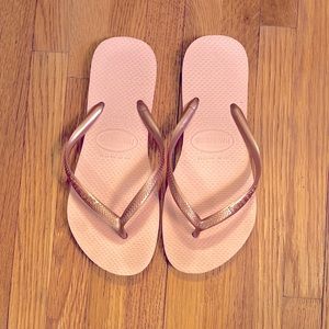 Havaianas Blush & Rose Gold Flip Flops, size 6